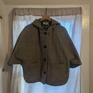 Convertible Cape Size L But Fits Sm/M
